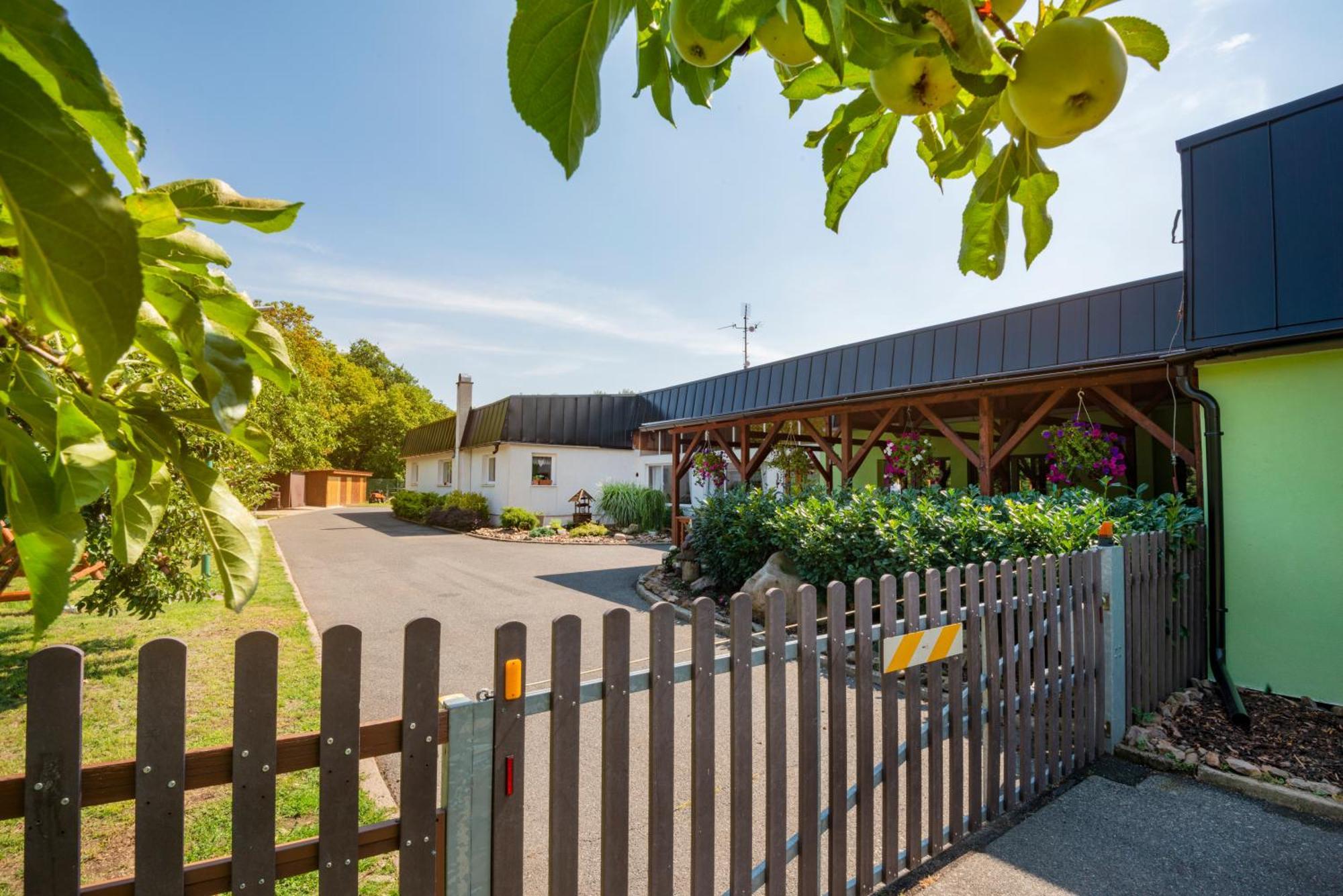 Pension U Jezu Клаштерец-над-Огржі Екстер'єр фото